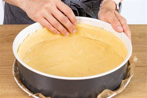 Mürbteigboden ausgerollt in Springform