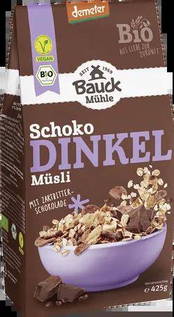 Müsli mit Schokolade und Getreide in einer Schale