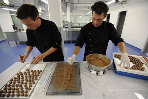 Maîtres Chocolatiers bei der Arbeit