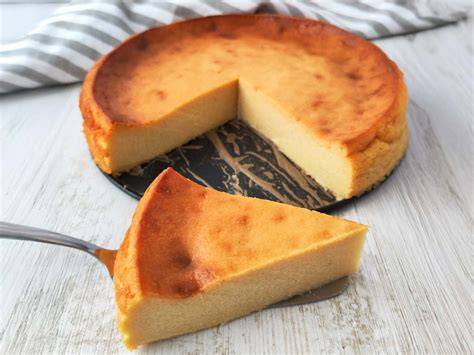 Makelloser Käsekuchen mit glatter Oberfläche