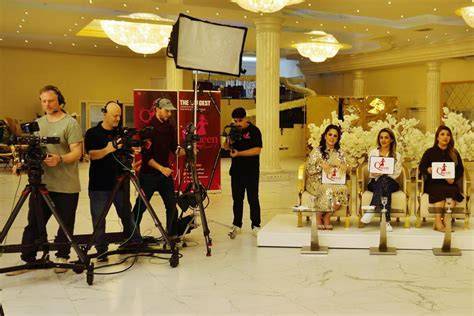 Making-of im Backzelt, Teilnehmerinnen und Jury während der Bewertungen