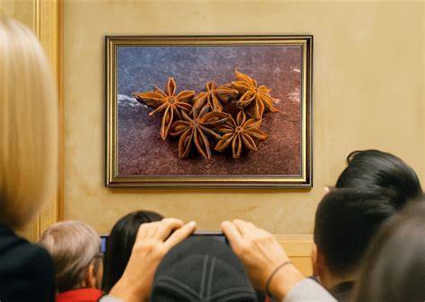 Makroaufnahme: kalligrafierte Rezeptseite neben Michael Wissings Dessertfoto