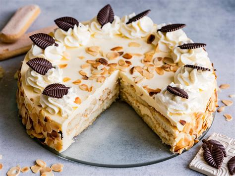 Malakofftorte ohne Backen mit Löffelbiskuits, Rum und Mandelblättchen