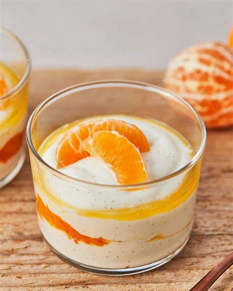 Mandarinen auf Quarkmasse verteilen