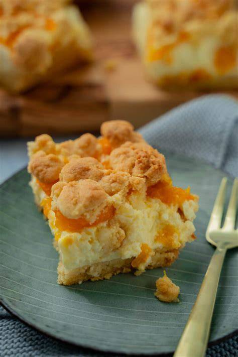 Mandarinen und Streusel auf Quarkkuchen