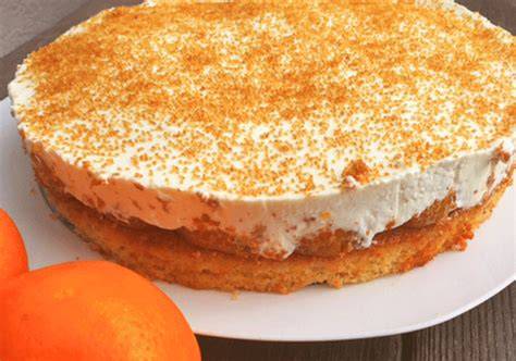 Mandarinen-Schmand-Torte mit klassischer Deko