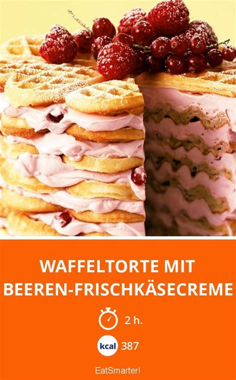 Mandarinen-Schmand-Waffeltorte angeschnitten mit Frischkäsecreme