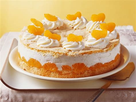 Mandarinen-Torte aufgeschnitten mit Mascarpone-Schicht