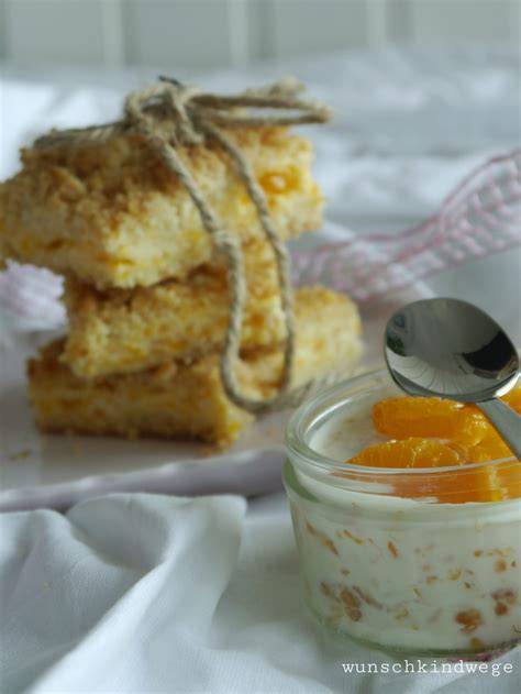 Mandarinenanrichten auf der Schmandcreme