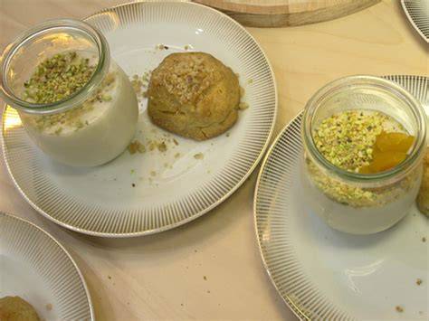 Mandelcreme mit Pistazien und Schokostreußel