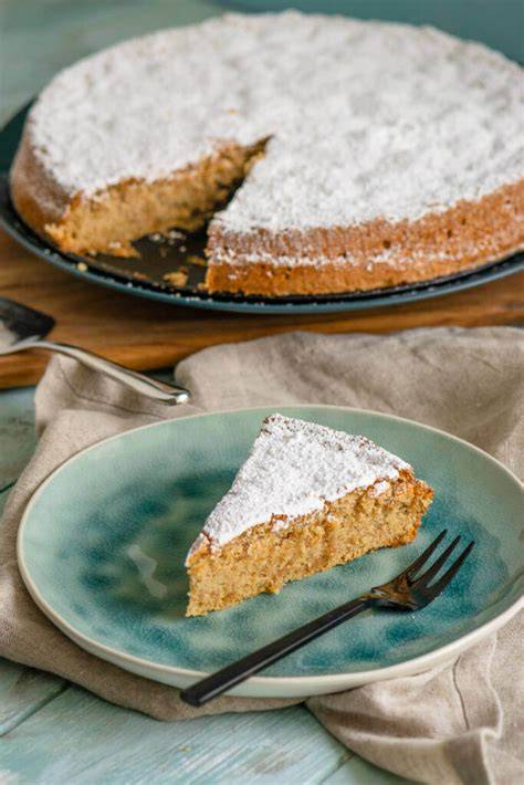 Mandelkuchen-Varianten: Blechkuchen vs. mallorquinischer Mandelkuchen