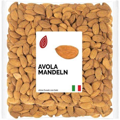 Mandeln aus Avola auf einem Markt in Sizilien