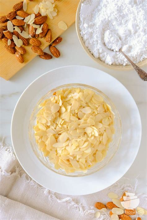 Mandeln und Puderzucker: Die Basis für Marzipan