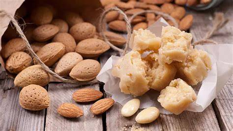 Mandeln und Zucker als Hauptbestandteile von Marzipan