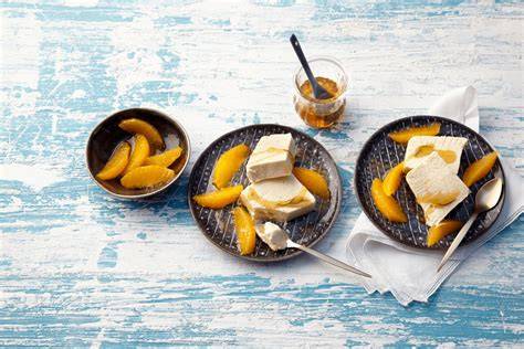 Mandelpudding im Dessertschälchen mit Orangenfilets