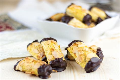 Mandelstangen mit Marzipan - fertig gebacken und verziert