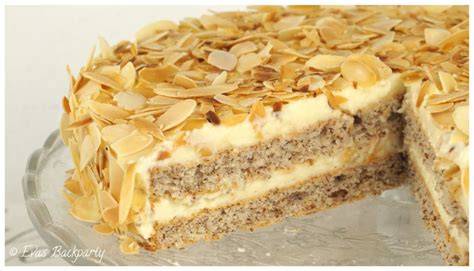 Mandeltorte mit Schlüsseldekor für Einzug