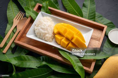 Mango und Klebreis auf einem Teller