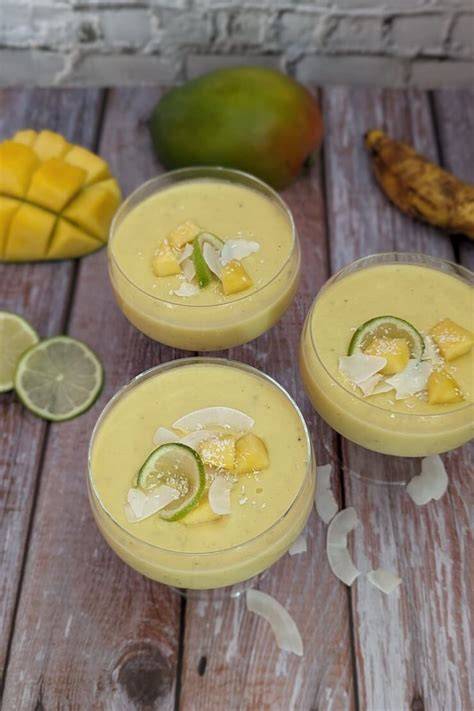 Mango und getrocknete Hopfendolden im Glas