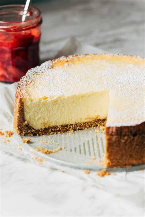 Mango-Belag auf New York Cheesecake