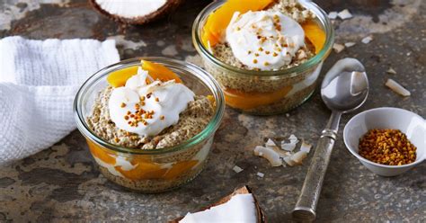 Mango-Chia-Pudding mit Kokosflocken