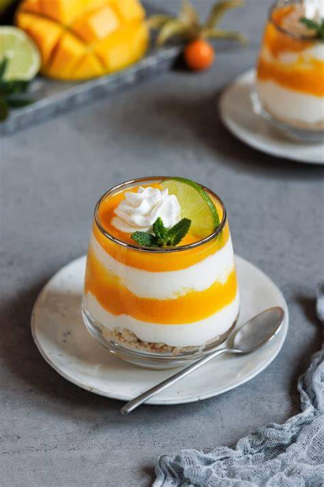 Mango-Dessert mit Baiser-Topping