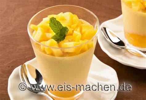 Mango-Eis im Glas