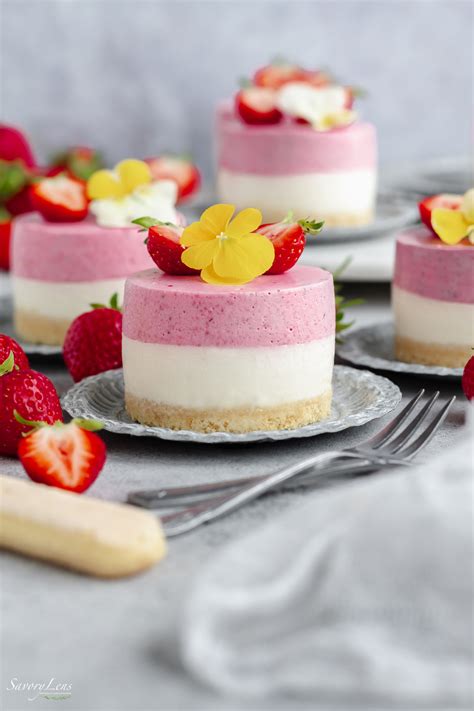 Mango-Himbeer-Mousse mit weißer Schokolade in Dessertgläsern