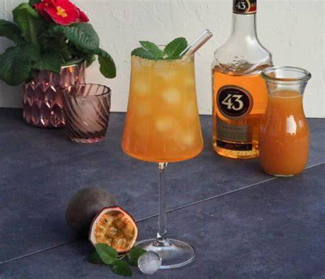 Mango-Kokos-Konfitüre im Glas mit Ingwer und Likör 43