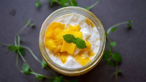 Mango-Passionsfrucht-Salat auf Tapioka-Pudding