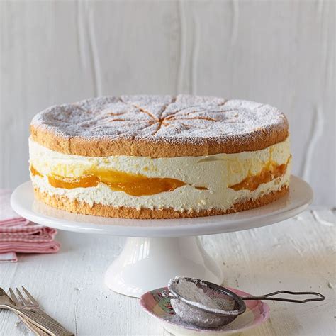 Mango-Sahnetorte mit Sahne und Mangopüree
