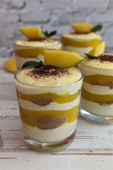 Mango-Tiramisu im Glas mit Kokosnote