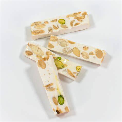 Manufaktur: Kupferkessel, Holzrahmen, Schnitt von Nougat de Montélimar