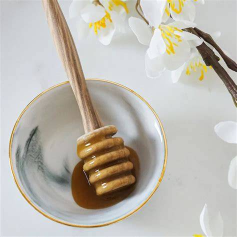 Manuka Honig Glas auf Löffel