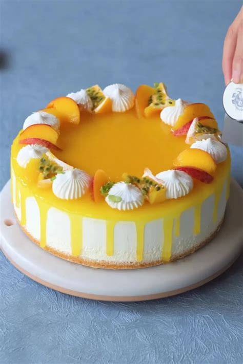 Maracuja Tortenguss glänzend auf der Solero Torte