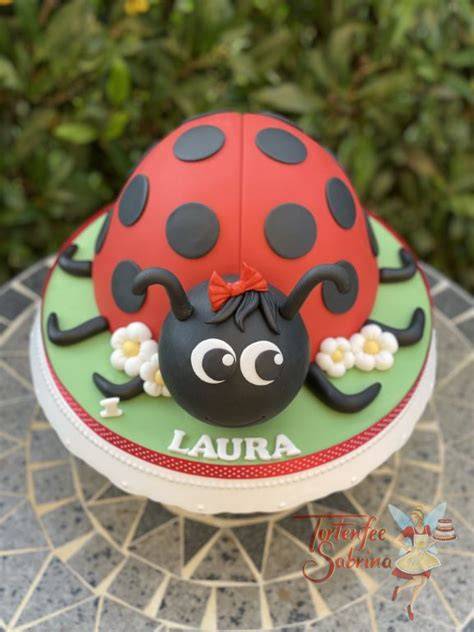 Marienkäfer Motiv auf Torte - Schnittansicht