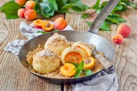 Marillenknödel, frisch zubereitet