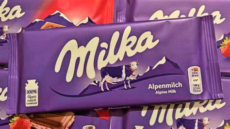 Marken-Iconografie: Lila Kuh, lila Verpackung, Alpenmilch, Oreo-Kombination