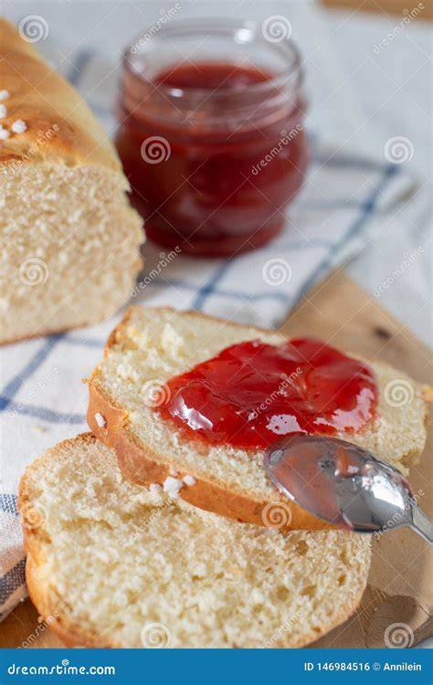 Marmelade auf Brioche, Serviervorschlag
