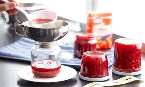 Marmelade einkochen: Hygiene - Kochen, Gelierprobe und Abfüllen