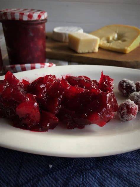 Marmelade in sauberen Einmachgläsern