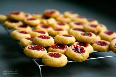 Marmeladen-Kekse mit bunter Zuckerkruste