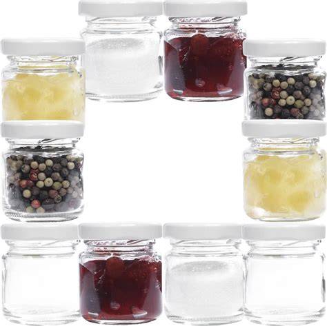 Marmeladengläser mit verschiedenen Geschmacksrichtungen