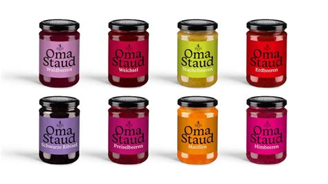 Marmeladengläser von Oma Staud mit verschiedenen Fruchtsorten