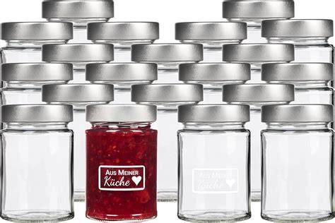 Marmeladenglas mit dunkelroter Aronia-Himbeer-Marmelade