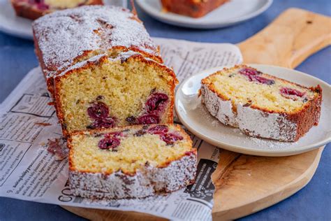 Marmeladenkuchen in Kastenform mit Marmeladenwirbel