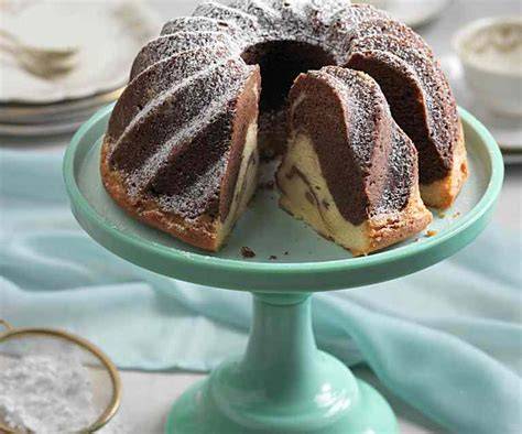 Marmorgugelhupf mit Bananenstücken