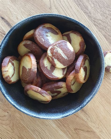 Marmorierte Plätzchen aus zwei Teigen