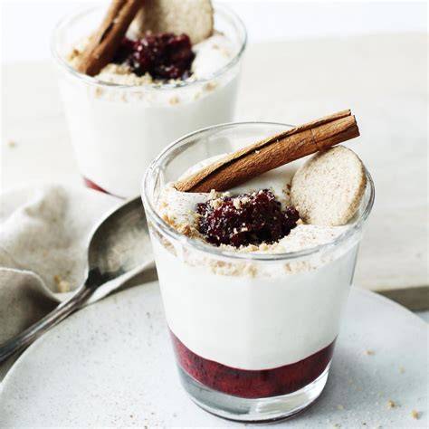 Marmorierte Quarkcreme mit Kirschgrütze und Zimt