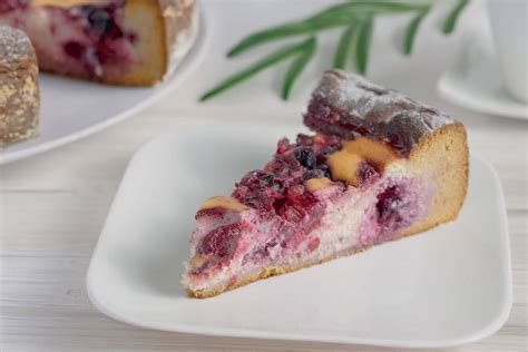 Marmorierter Beeren-Quark-Kuchen